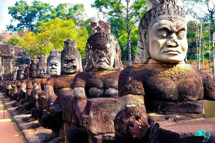 angkor wat statues