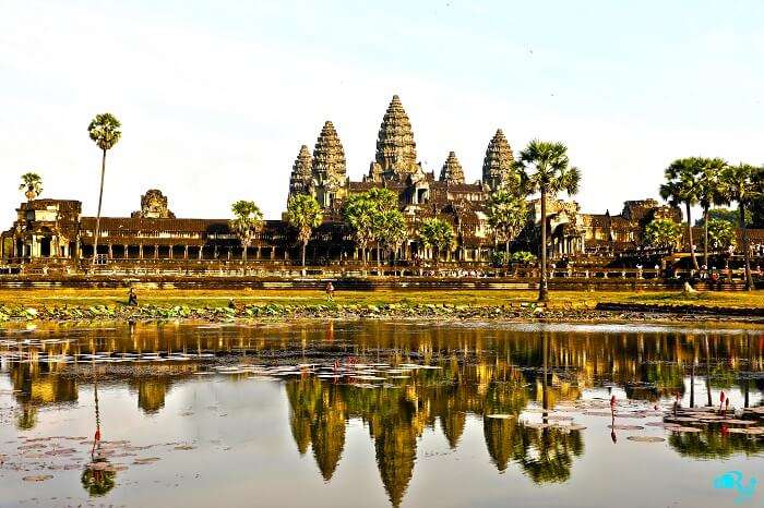 lake in angkor wat 