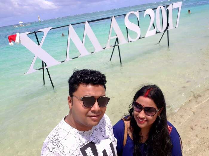 Himanshu honeymoon trip to Mauritius: christmas decor at beach