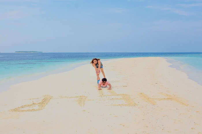 ankit wadhwa maldives honeymoon: photoshoot beach draw