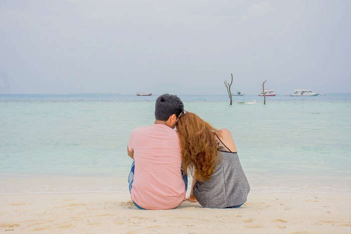 ankit wadhwa maldives honeymoon: photoshoot on beach