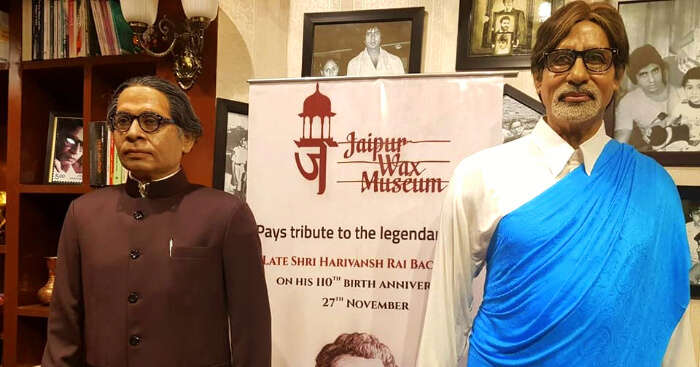 statue of amitabh bachhan and harivansh rai bacchan