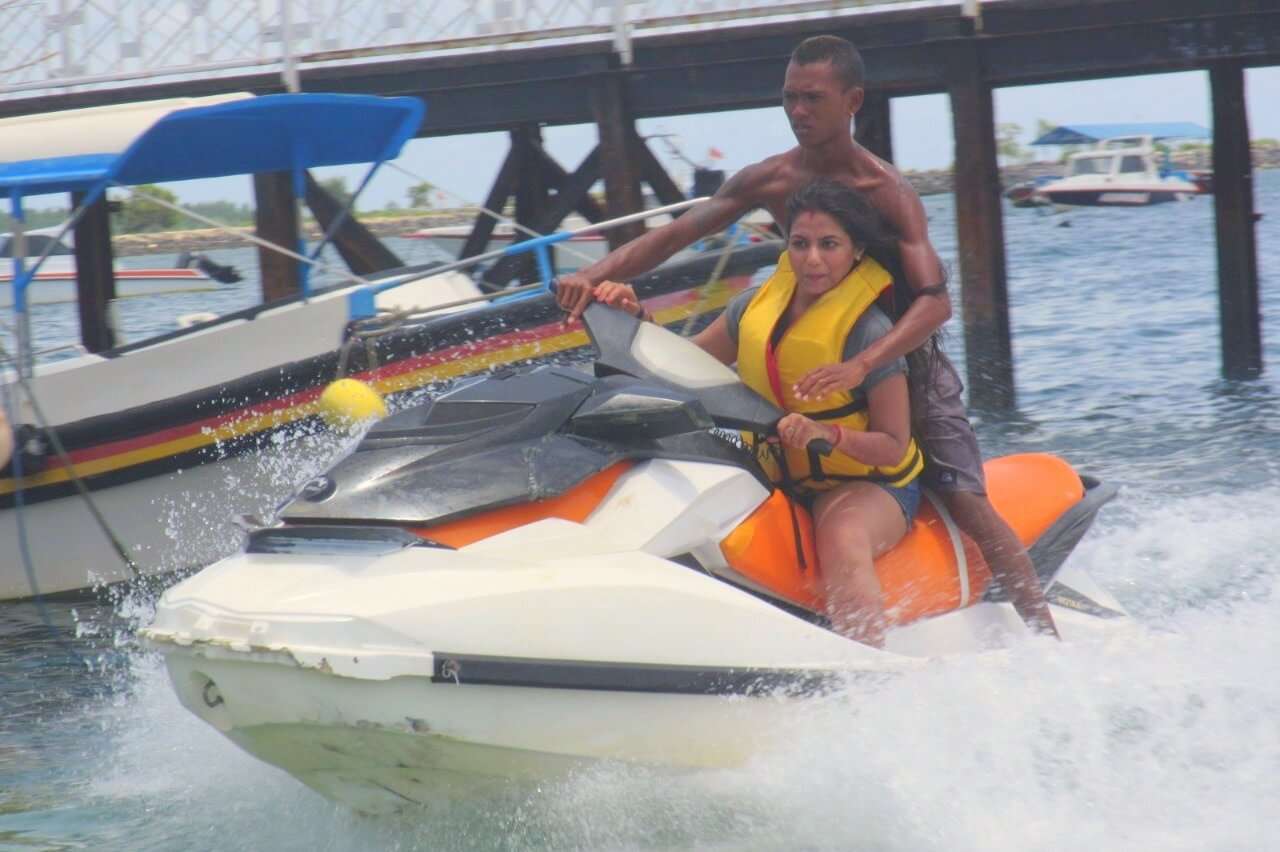 tushar honeymoon trip to Bali: tushar wife jet skiing