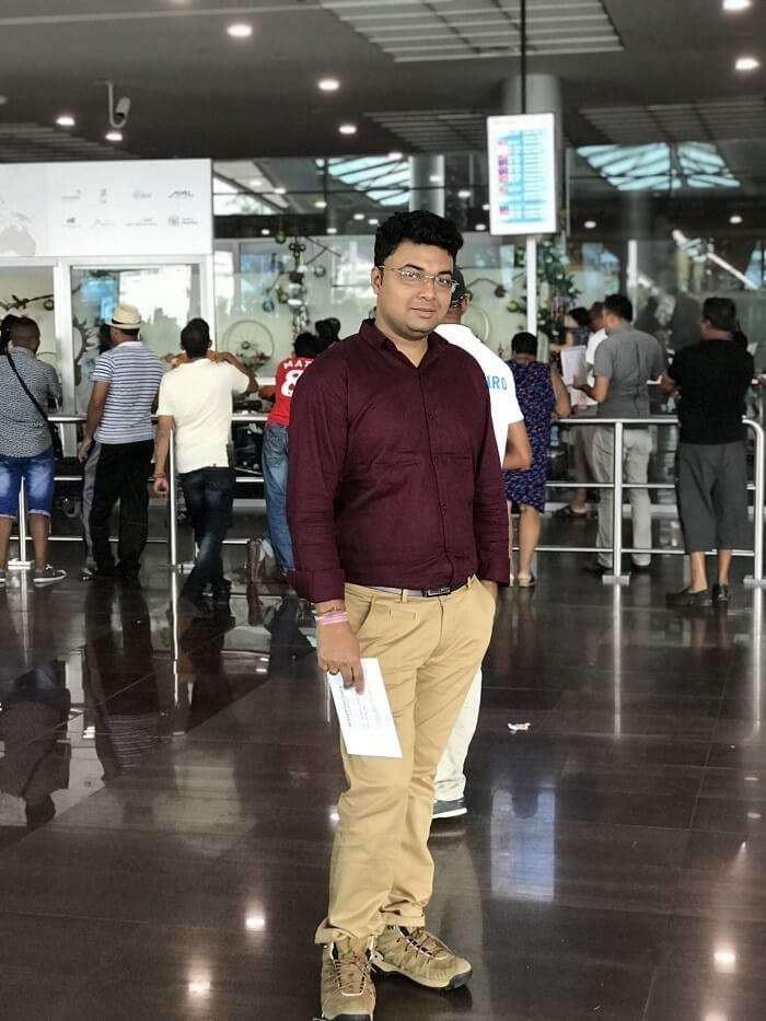 Himanshu honeymoon trip to Mauritius: at airport