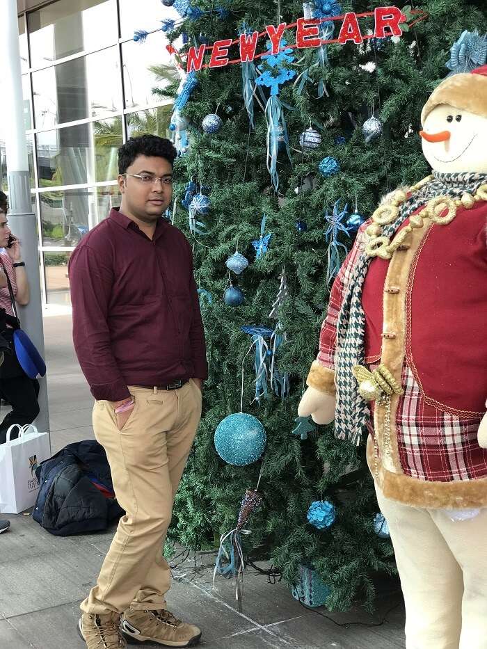 Himanshu honeymoon trip to Mauritius: christmas decor at airport