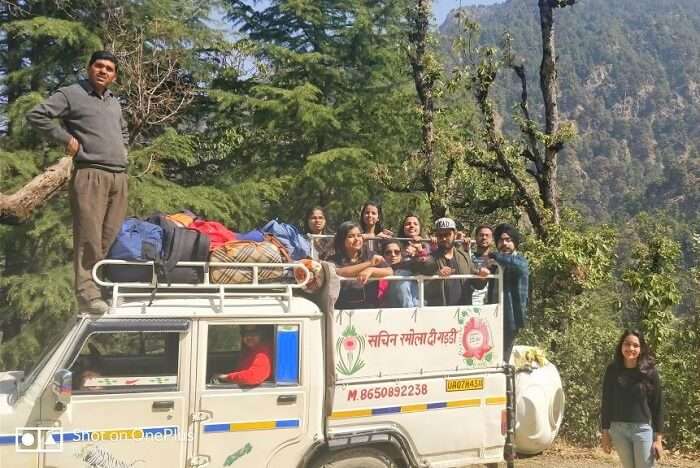 priha dhanaulti weekend trip: travelers in truck