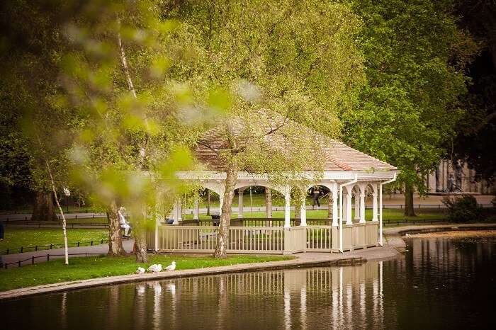 Unwind amid nature at St. Stephen's Green Dublin