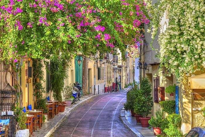 Walk through the Plaka in athens