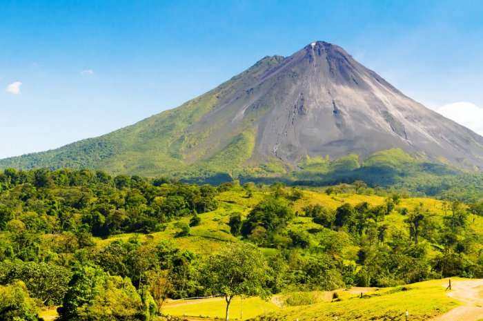 arenal volcano in costa rica