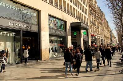 9 Must-Shop Paris Fashion Stores
