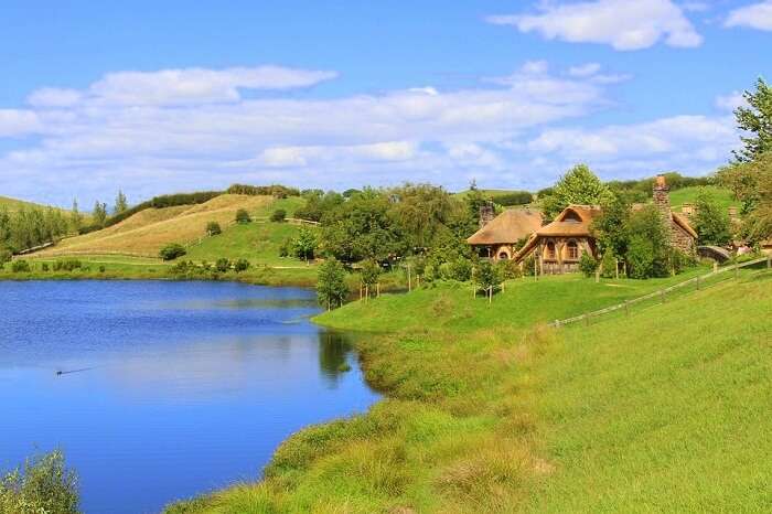 A hobbiton house near the lake