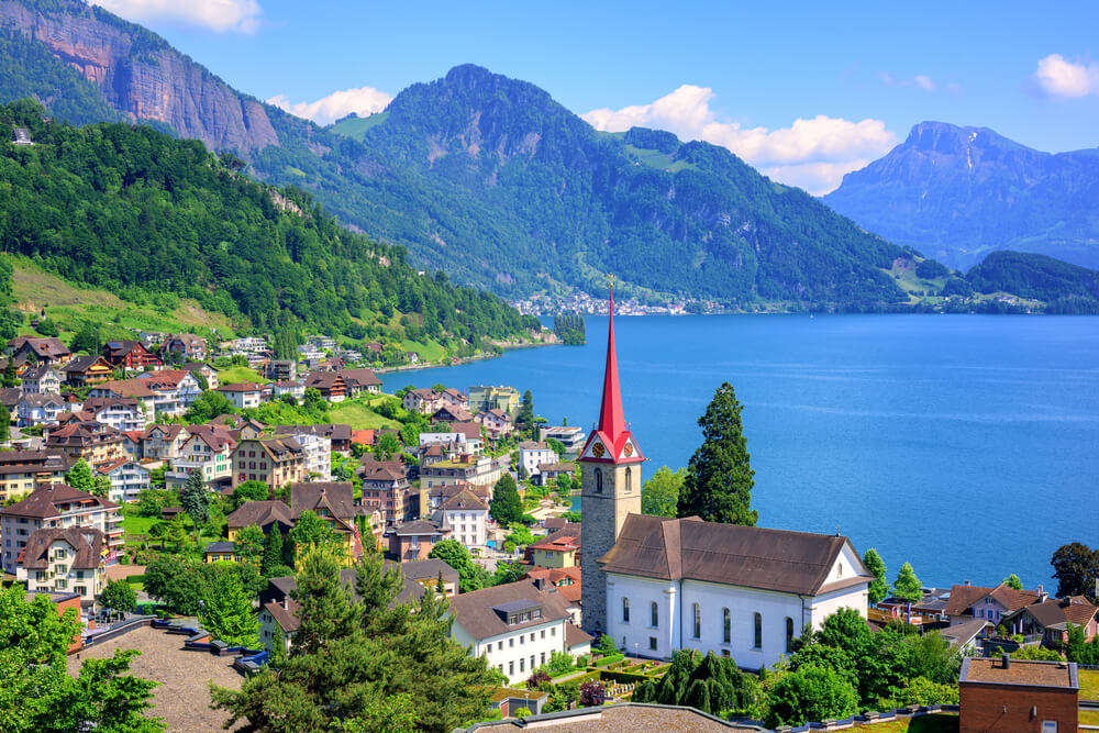 shutterstock_365421230-Lake Lucerne