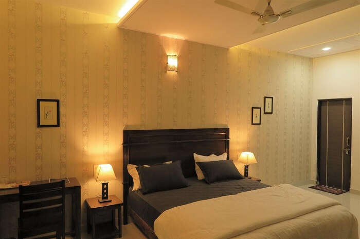 stay at White Tulips Homestay jaipur