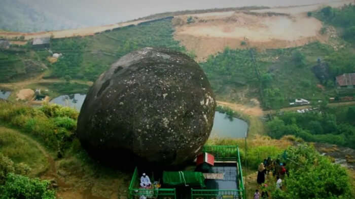 huge rock viewpoint