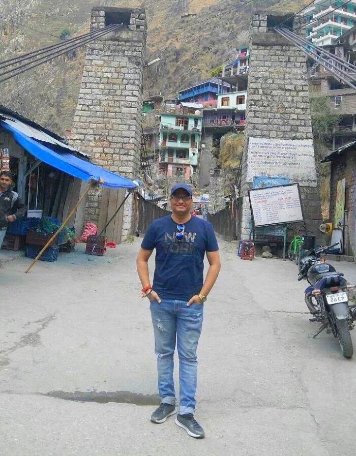 kuldeep manali honeymoon trip: kuldeep near market