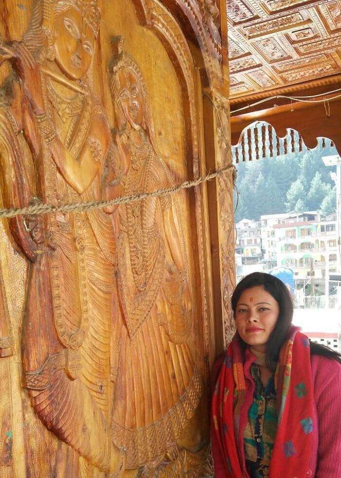 kuldeep manali honeymoon trip: at temple