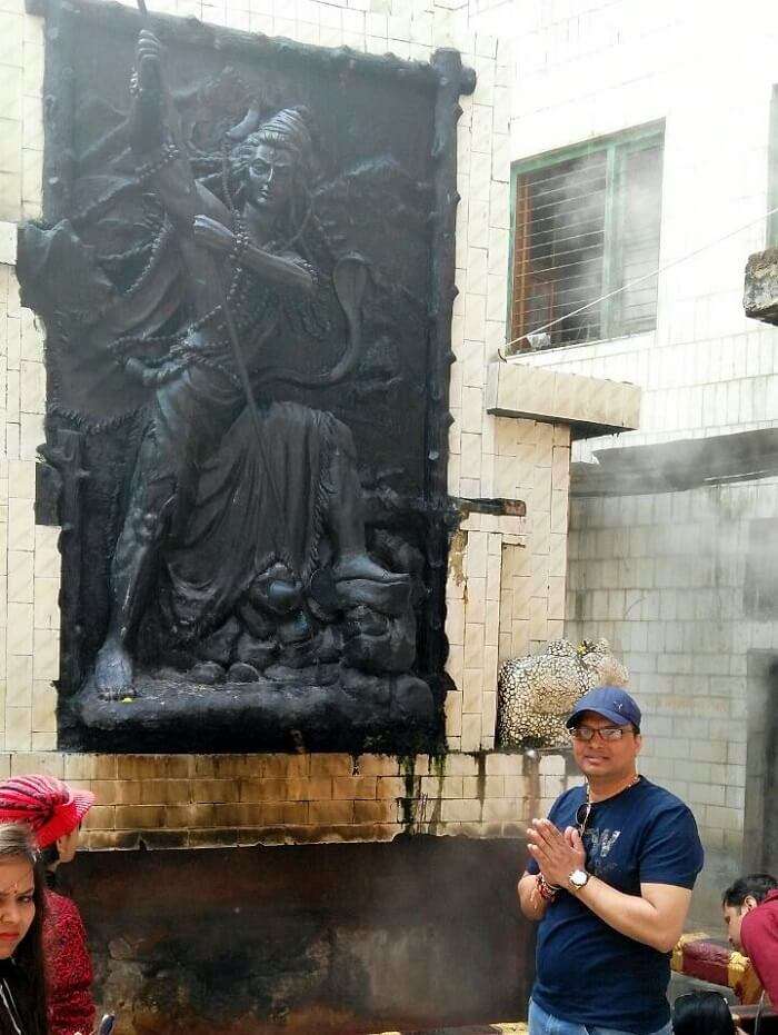 kuldeep manali honeymoon trip: posing near shiv statue in manikaran temple