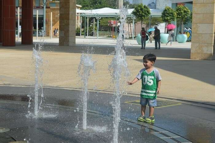 anshu singapore trip: playing with water