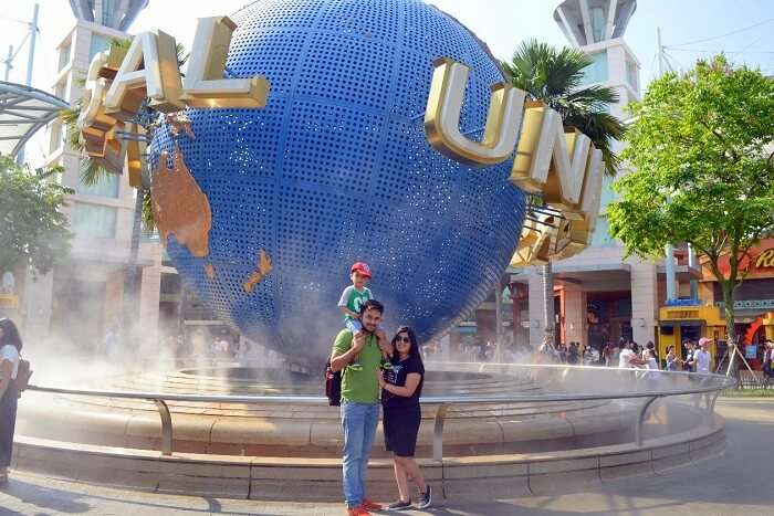 anshu singapore trip: universal studios globe