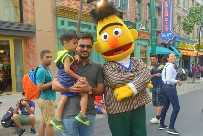 anshu singapore trip: sushant with son at universal studios