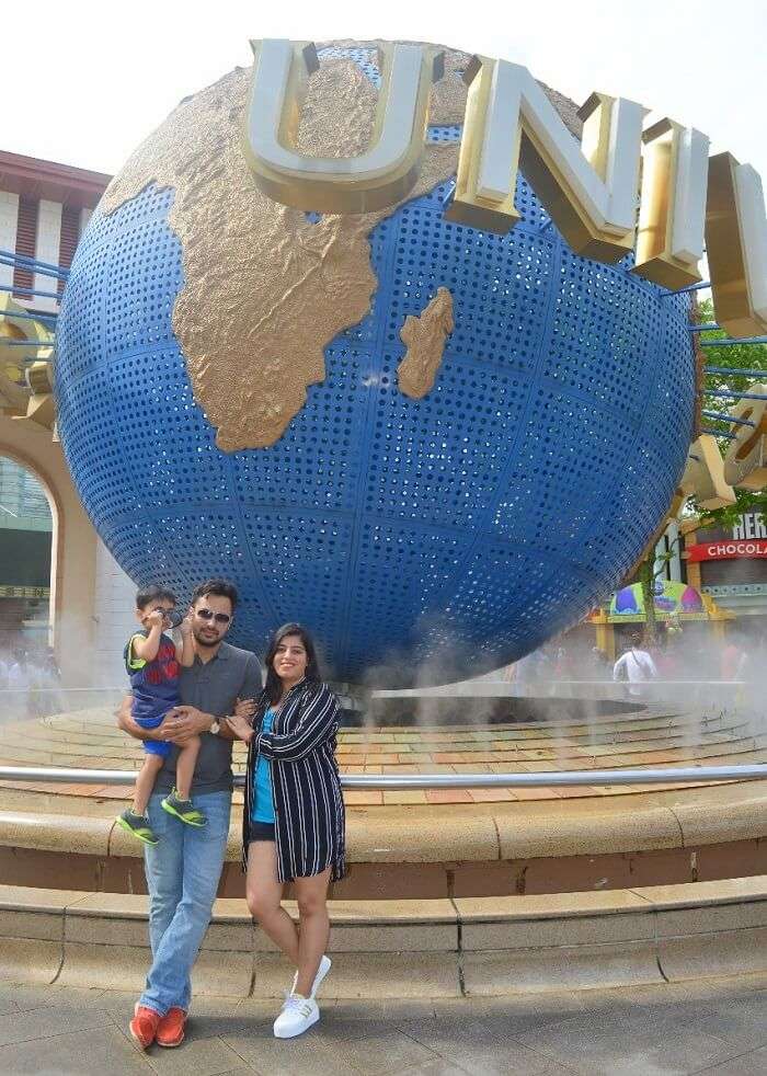 anshu singapore trip: posing with universal globe