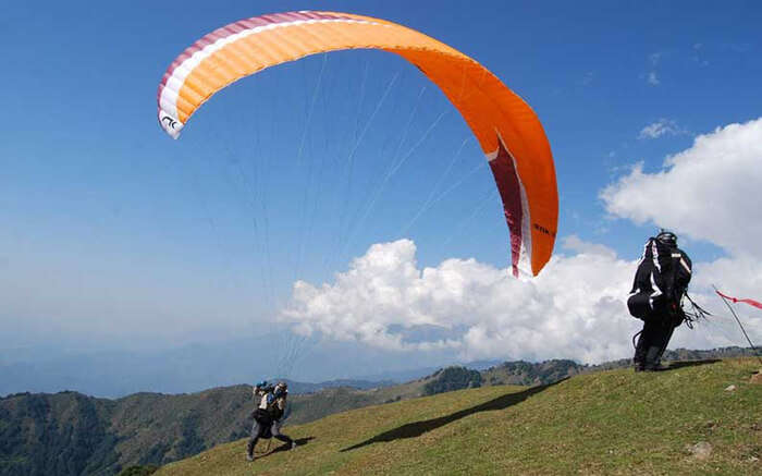 acj-2205-paragliding-in-bhimtal 2