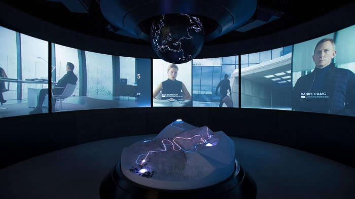 007 Elements-bond-museum-briefing-room