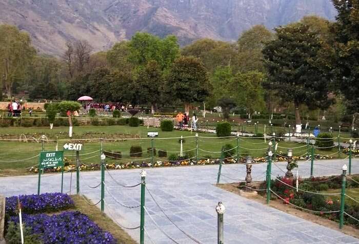 famous garden in srinagar