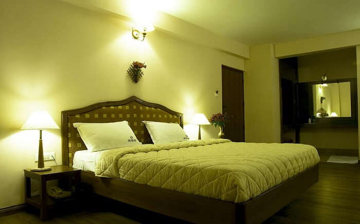 The comfortable bed of Hotel Blue Bird 