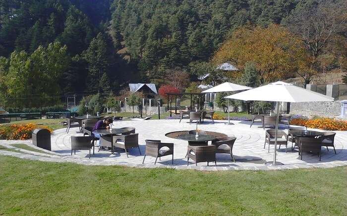 outdoor restaurant of Kolahoi Green Resort amid mountains 