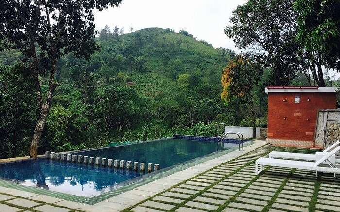 the swimming pool of Holiday Vagamon