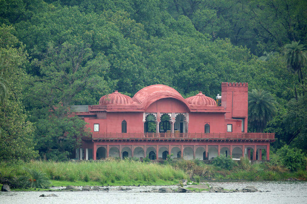 An enchanting view of Jogi Mahal which is one of the best places to visit in Ranthambore