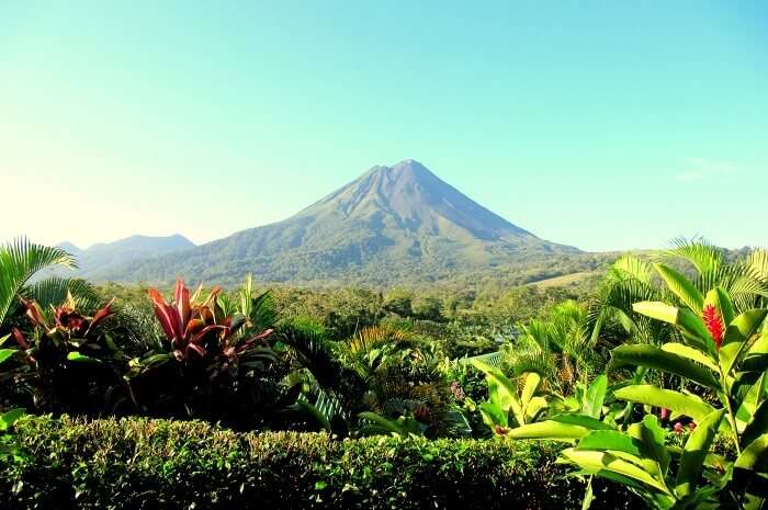 Arenal_volcano._Costa_Rica