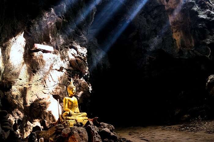 Cave thailand buddha