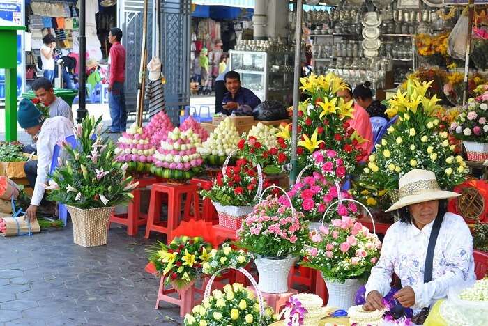 Go shopping at Phsar Thmey phnom penh