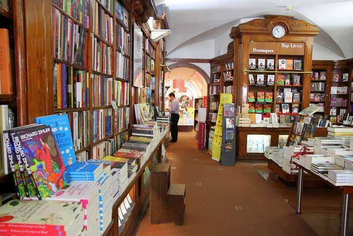 Read at Livraria Bertrand portugal