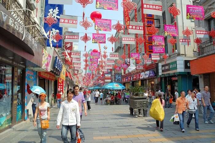 Shopping_street_in_Wenzhou