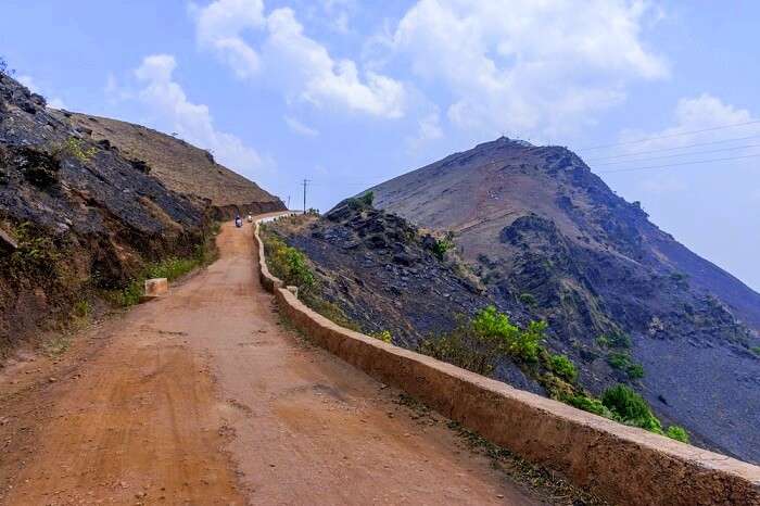 mullayanagiri trek by car