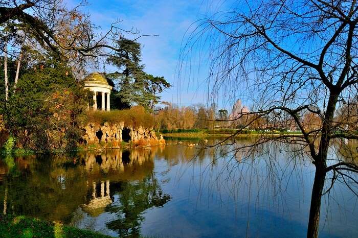 beautiful lake of paris