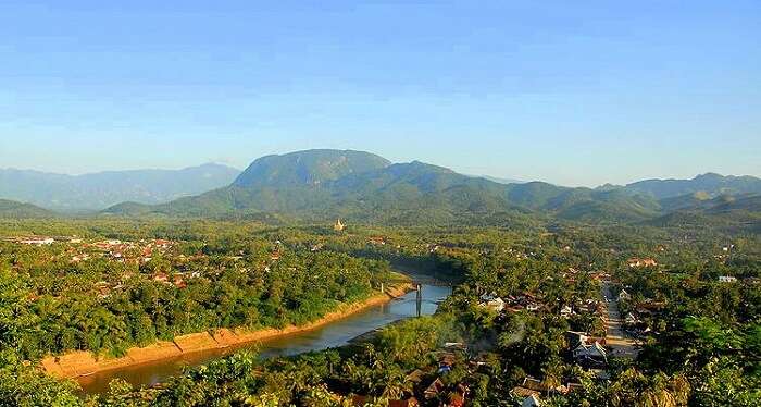 river flowing towards Mount Phou Si