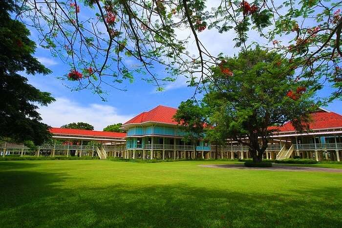 Visit the Maruekhathaiyawan Palace