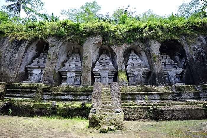 It has about a dozen rock-cut temples.