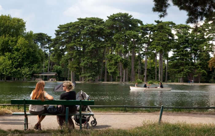 शहर के सबसे बड़े पार्कों में से एक | पेरिस में घूमने की जगह