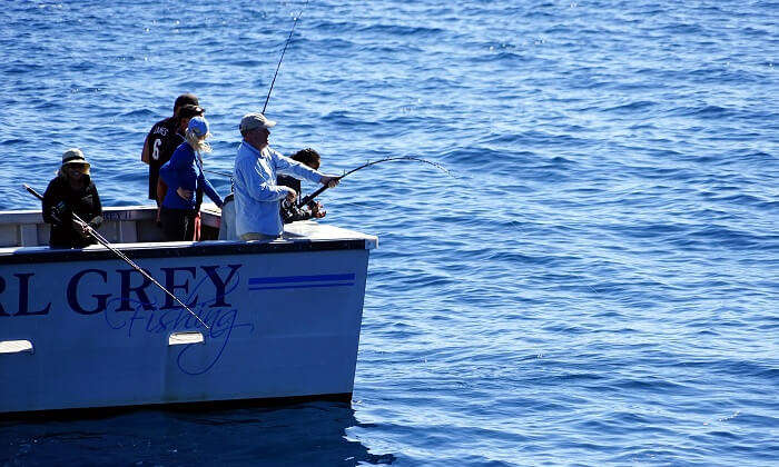 memancing di laut dalam