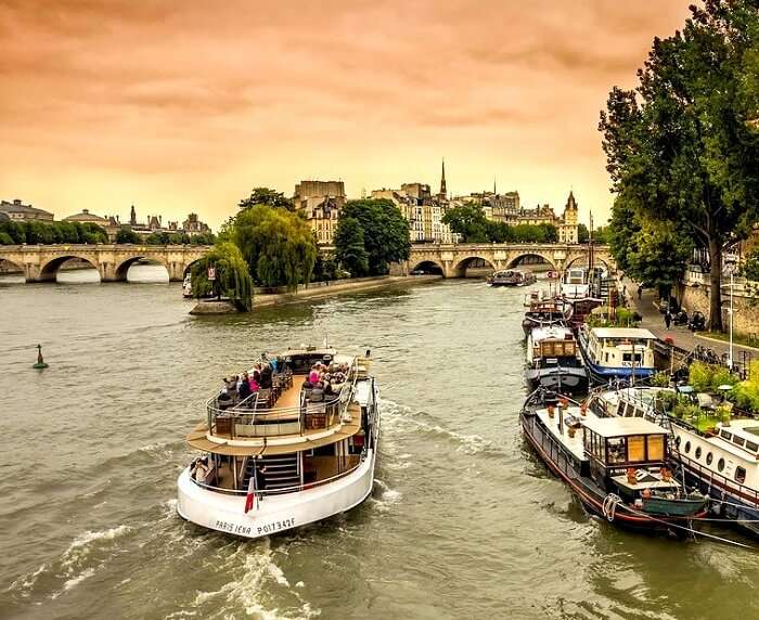 Paris dinner cruise