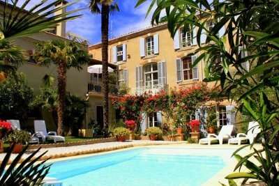 paris holiday homes
