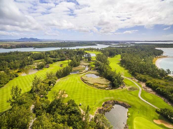 golf club on island