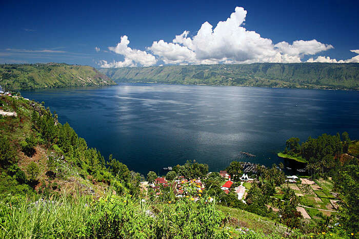Largest volcanic lake