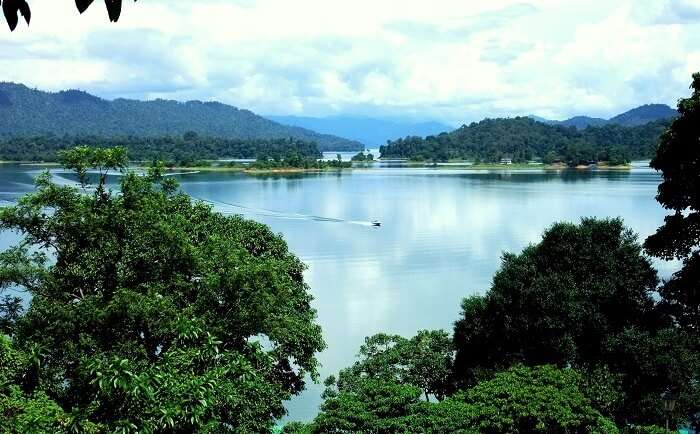 Kenyir Lake