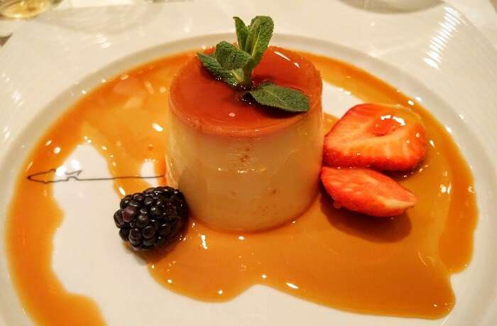 Panna_Cotta_With_Caramel_Sauce